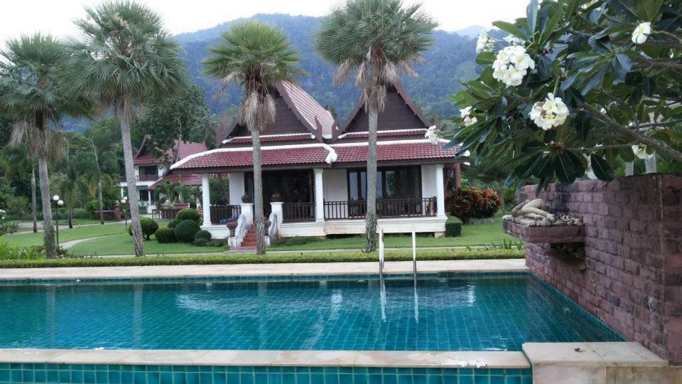 Gardenia Oceanfront Villa *